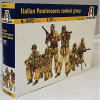 Italian paratropers combat group