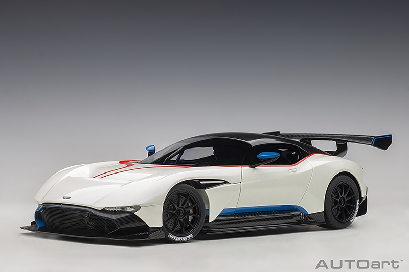 ASTON MARTIN VULCAN  2015,full Openings