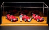 F1 Ferrari Set Fangio,Ferrari D50 Long Nose GP Deutschland Nr1+Ferrari D50 Short Nose GP England Nr1,Fangio +Ferrari D50 Short Nose GP Italien Nr26+ Vitrine + Figur 