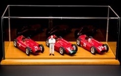 F1 Set Collins,Ferrari D50 Long Nose GP Frankreich Nr14+Ferrari D50 Long Nose GP Deitschland Nr2+Ferrari D50 Short Nose GP Italien Nr26+Vitrine+Figur