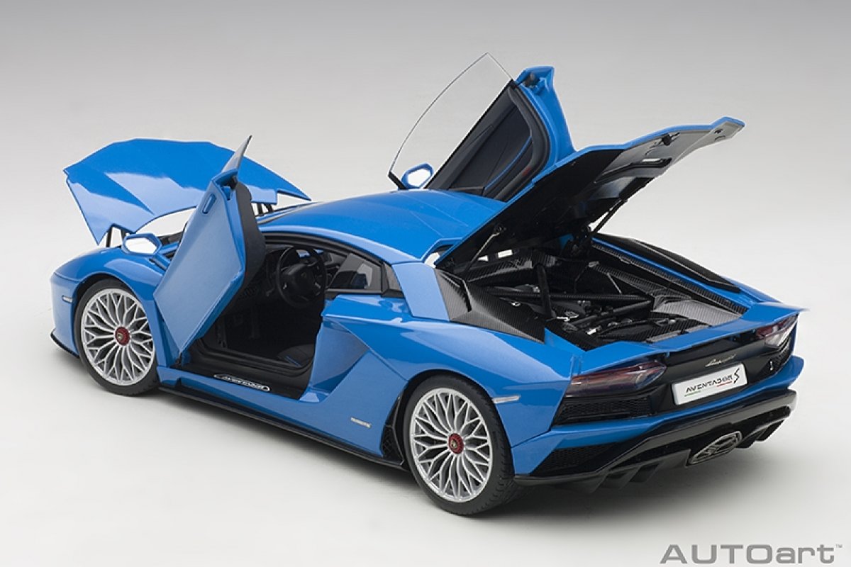 QUATRE VOITURES échelle 1/18 : 1x Auto-Art Lamborghini …