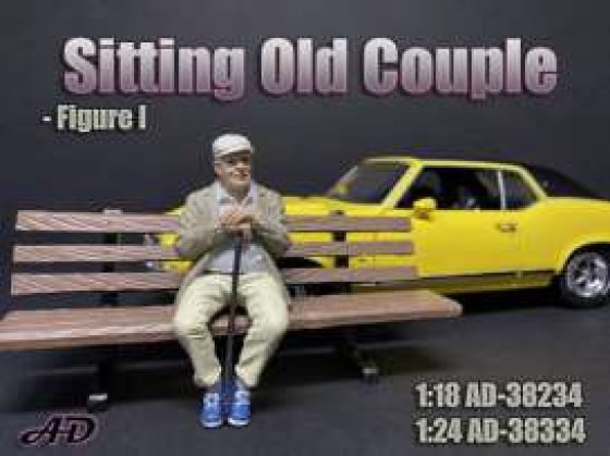 Figurine Sitting Old Couple nrI