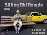 Figurine Sitting Old Couple nrI