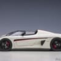 Koenigsegg Regera Arctic White - Carbon met rode accenten