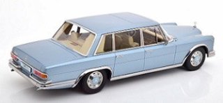 Mercedes 600 SWB W100 licht blauw-metallic