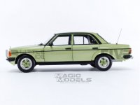 Mercedes 200 AMG 1984 vert clair metallic , 6 ouverts
