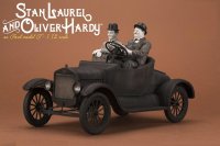 FORD MODEL-T MET LAUREL & HARDY (STANLIO & OLLIO) TV SERIES - MAT ZWART