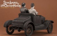 FORD MODEL-T MET LAUREL & HARDY (STANLIO & OLLIO) TV SERIES - MAT ZWART