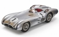 MERCEDES BENZ - F1 W196R STREAMLINERS N 1 POLE POSITION AND 4th BRITISH GP JUAN MANUEL FANGIO 1954 WORLD CHAMPION - CON VETRINA - WITH SHOWCASE