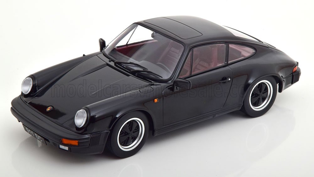 PORSCHE - 911 SC COUPE 1983 - ZWART