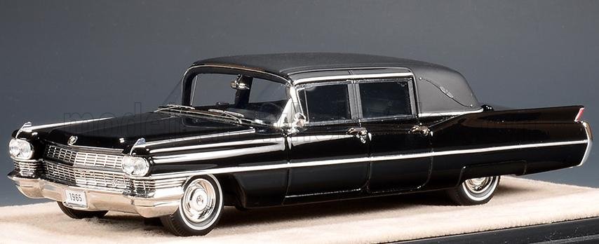 CADILLAC - FLEETWOOD FORMAL LIMOUSINE LANDAU TOP 1