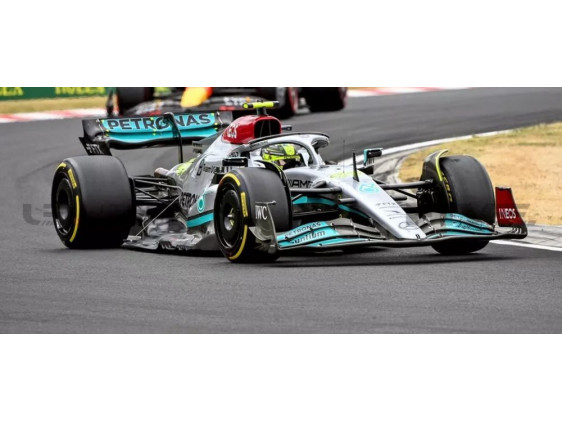 MERCEDES-AMG PETRONAS FORMULA ONE TEAM F1 W13 E PE