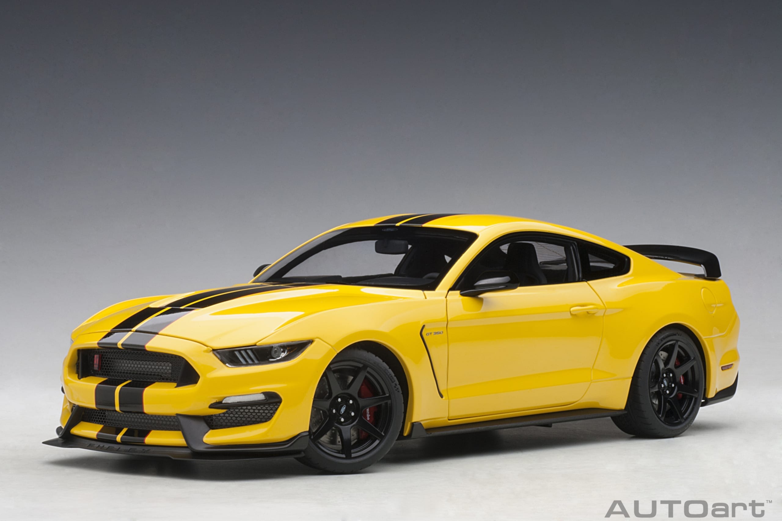 FORD MUSTANG SHELBY GT350R, full openings , geel ,