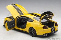 FORD MUSTANG SHELBY GT350R, full openings , geel ,zwarte  lijnen.