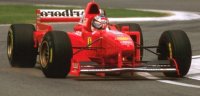 F1 F310B SCUDERIA FERRARI MARLBORO TEAM N 5 WINNAAR CANADA GP (met pilootfiguur) 1997 MICHAEL SCHUMACHER - CON VETRINA - MET SHOWCASE