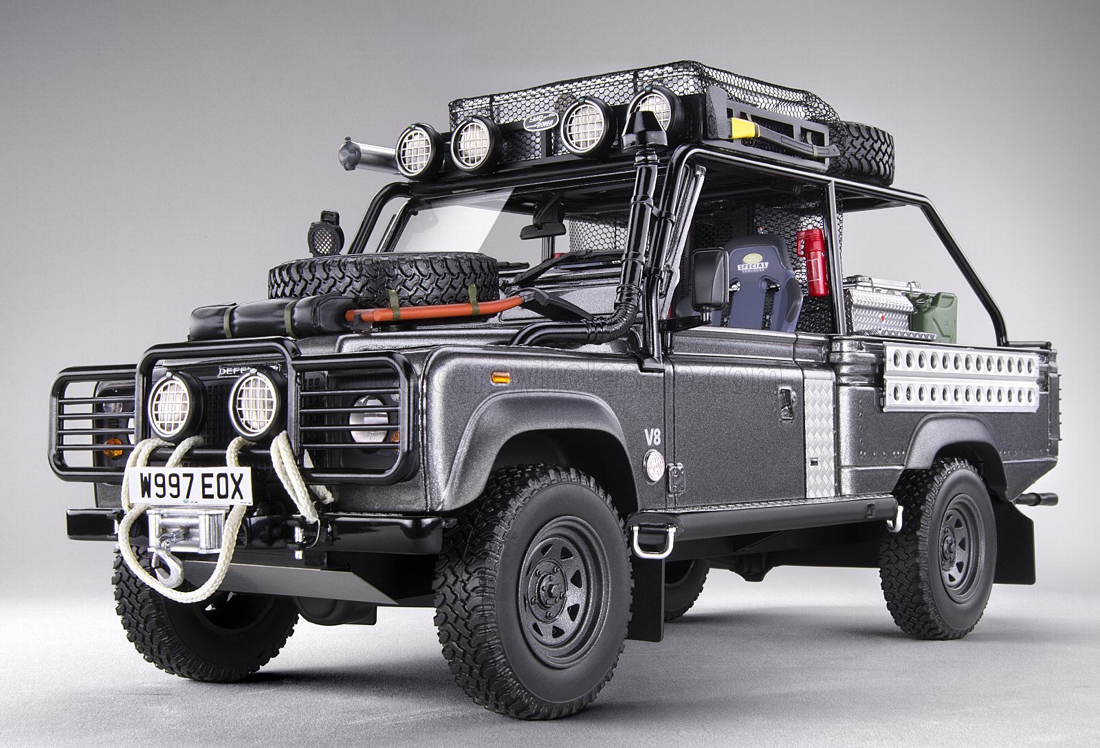 LAND ROVER - DEFENDER 90 PICK-UP 2001 - LARA CROFT