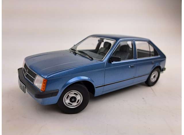 Opel Kadett D 5-door, blue metallic with blue-grey