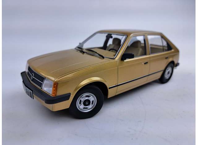 Opel Kadett D 5-door, dark gold metallic beige int