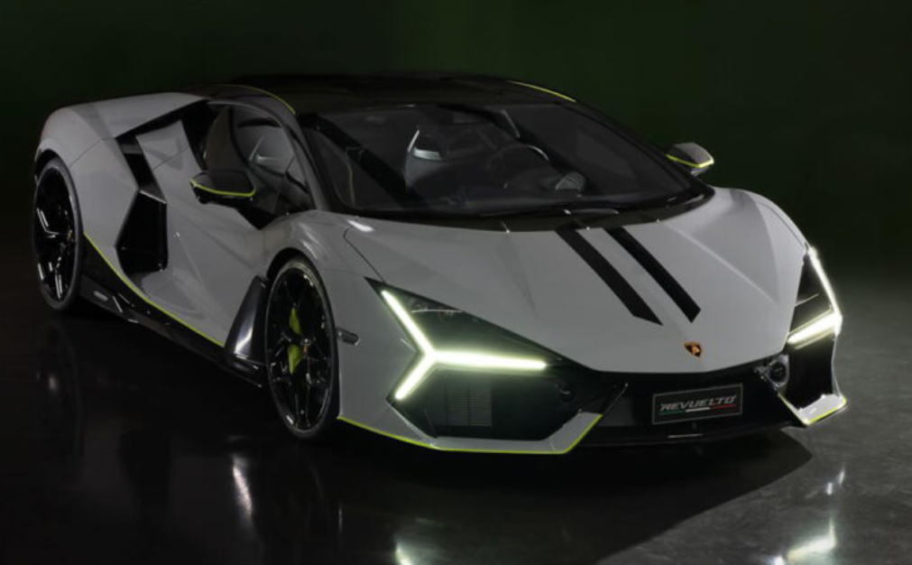 LAMBORGHINI REVUELTO GRIGIO HATI/VERDE SCANDAL