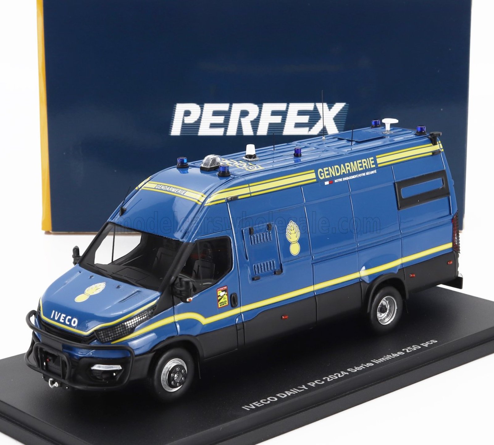 Pe750 Modèle réduit Iveco Fiat - Daily Van Long Gendarmerie Pc Police 2024 1/43