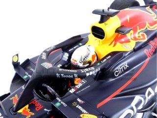 ORACLE RED BULL RACING RB18 VERSTAPPEN WINNER JAPANESE GP 2022 W/PITBOARD WORLD CHAMPION