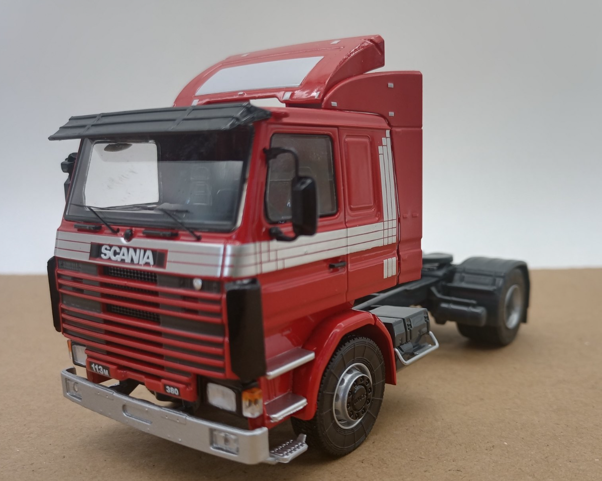 Scania 113M Rood