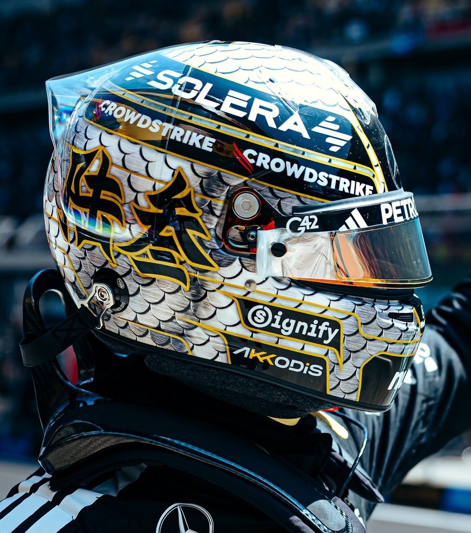 HELMET George Russell - Mercedes-AMG PETRONAS Form
