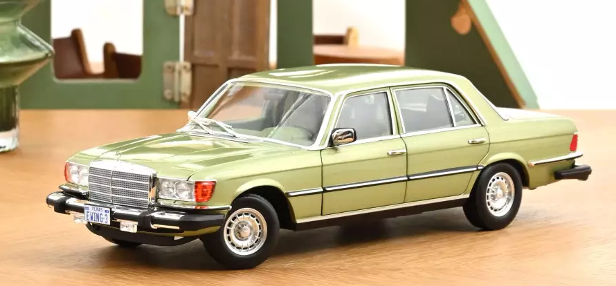 Mercedes-Benz 450 SEL Silvergreen US TV-Version 19