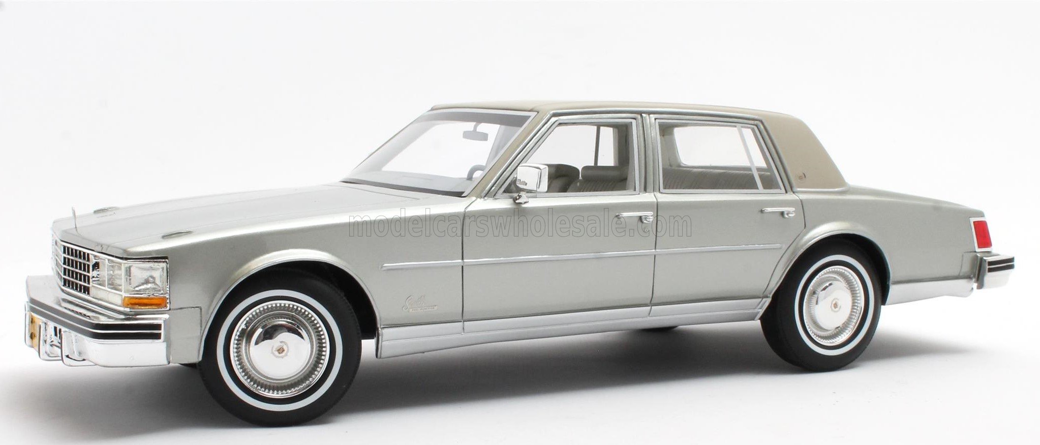 CADILLAC - SEVILLE 1976 - SILVER
