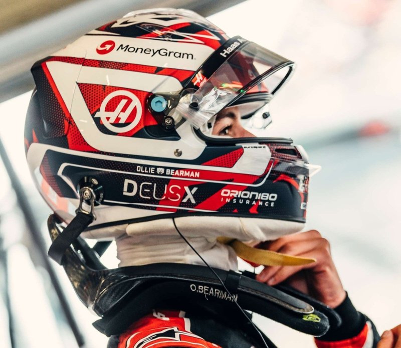 HELMET OLLIE BEARMAN - MONEYGRAM HAAS F1 TEAM - GP GRANDE BRETAGNE 2025 1/5