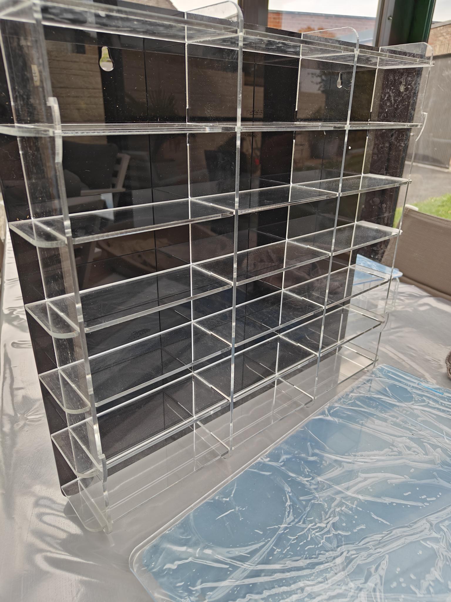 Vitrine 18 schaalmodellen 1/43