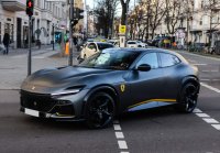 Ferrari Purosangue - tetto panoramico 2023 Grigio Silverstone Opaco e Strisce Gialle