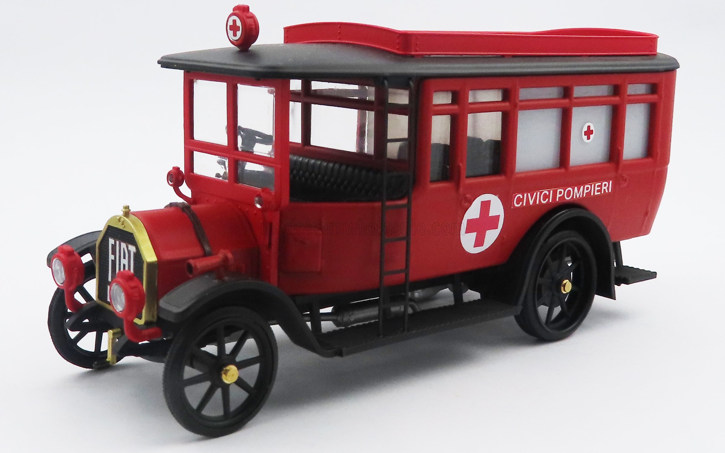 FIAT - 15BL OMNIBUS AMBULANCE BRANDWEER