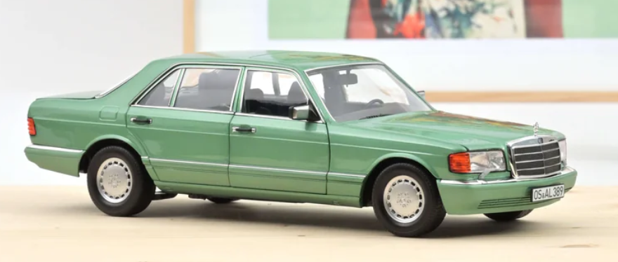 Mercedes 560 SEL 1991, 6 openingen  , licht groen.