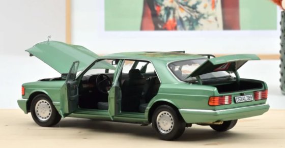 Mercedes 560 SEL 1991, 6 openingen , licht groen.