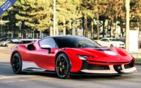 Ferrari SF90 XX Stradale Rosso Corsa con livrea bianca