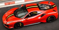 Ferrari 488 PISTA Rosso Corsa con cerchi carbonio e striscia gialla