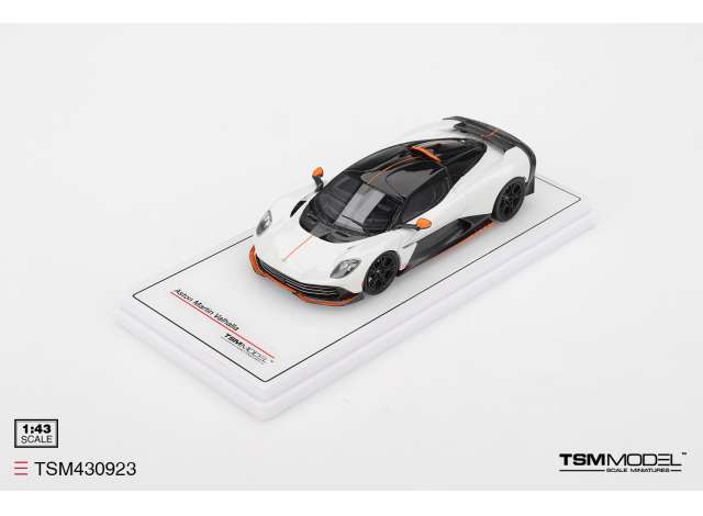 ASTON MARTIN Valhalla Lunar White 2025