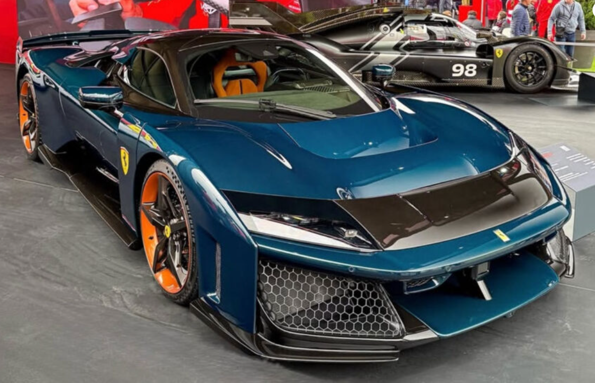 Ferrari F80 - Full Blue Carbon