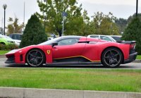 Ferrari F80 Rosso Magma opaco con dettagli gialli
