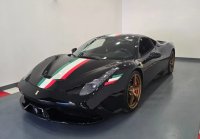 Ferrari 458 Speciale Nero DS con bandiera italiana