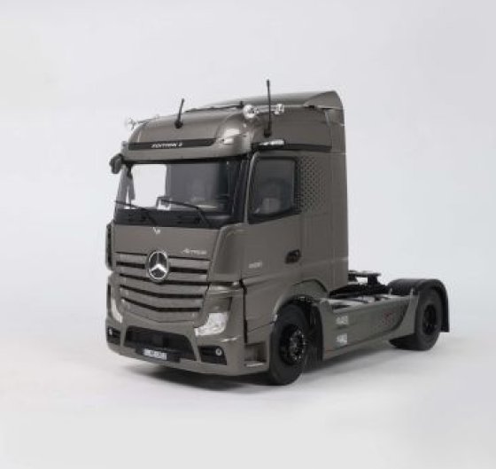 Mercedes-Benz Actros MP4 1851 1/24 schaalmodel door Solido