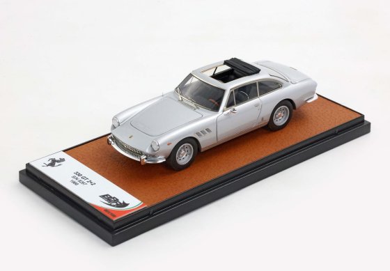 Ferrari 330 GT 2+2 phare unique toit ouvrant argent intérieur noir S/N 8267 échelle 1/43 BBR