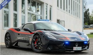 Maserati MC Pura Carabinieri 1/18 schaalmodel door BBR