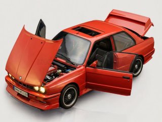 BMW M3 E30 1987 schaalmodel 1/8 IXO