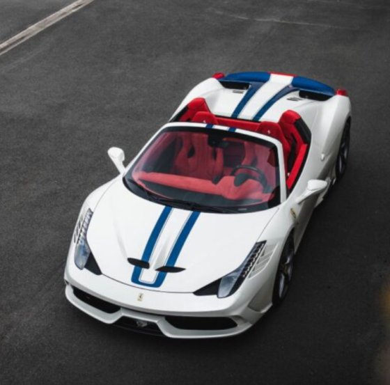 Ferrari 458 Speciale A schaalmodel 1/12 van Looksmart