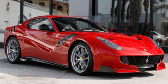 Ferrari F12 TDF 2015 modèle réduit 1/12 Looksmart