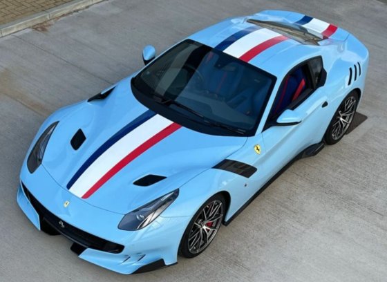 Ferrari F12 TDF 2015 French Livery modèle réduit 1/12 par Looksmart