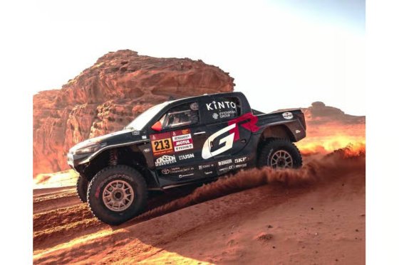 TOYOTA Hilux N°213 SVR 10ème Rallye Dakar 2026 S. Variawa - F. Cazalet