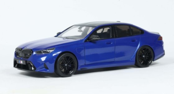BMW M5 MARINA BAY BLUE 2025